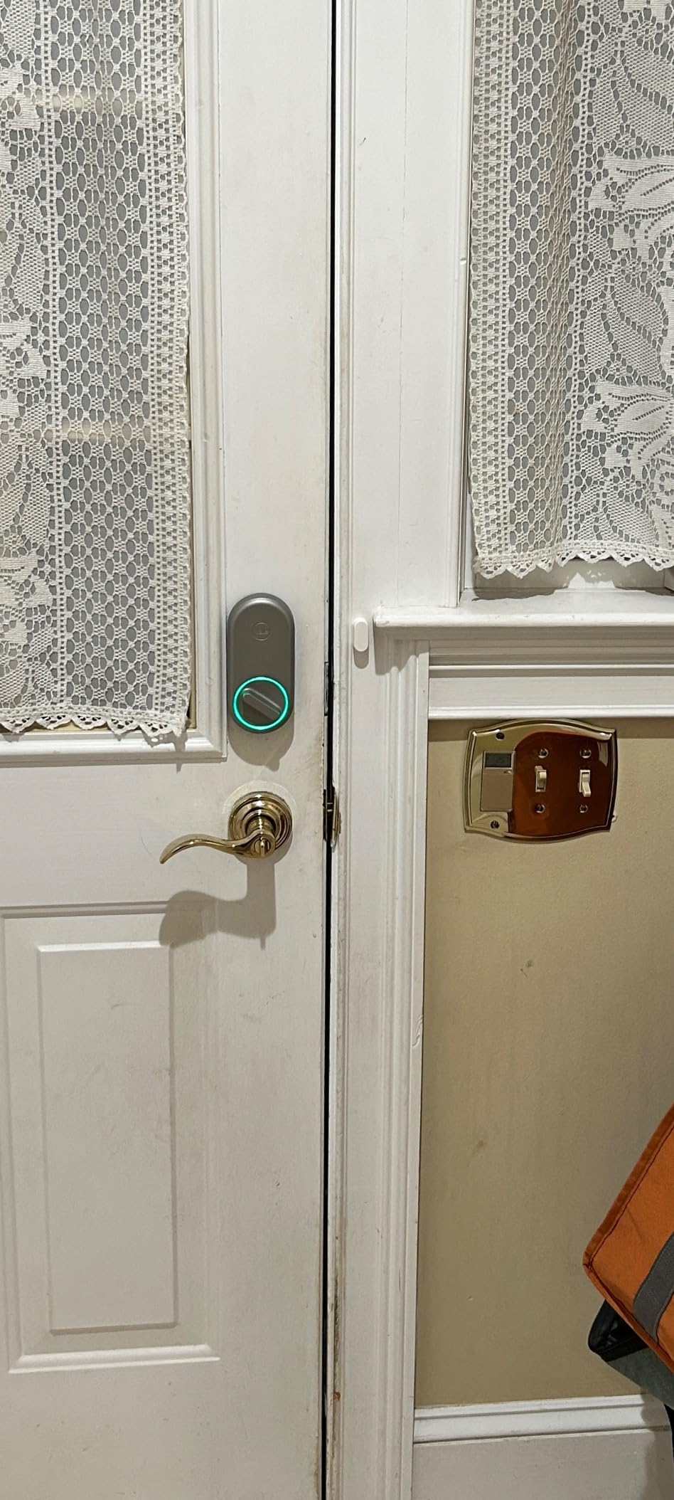 Yale Approach Smart Wi-Fi Deadbolt Retrofit Smart Lock, Unlimited Virtual Keys, App Remote Control, Keyless Entry - Silver customer photo 1
