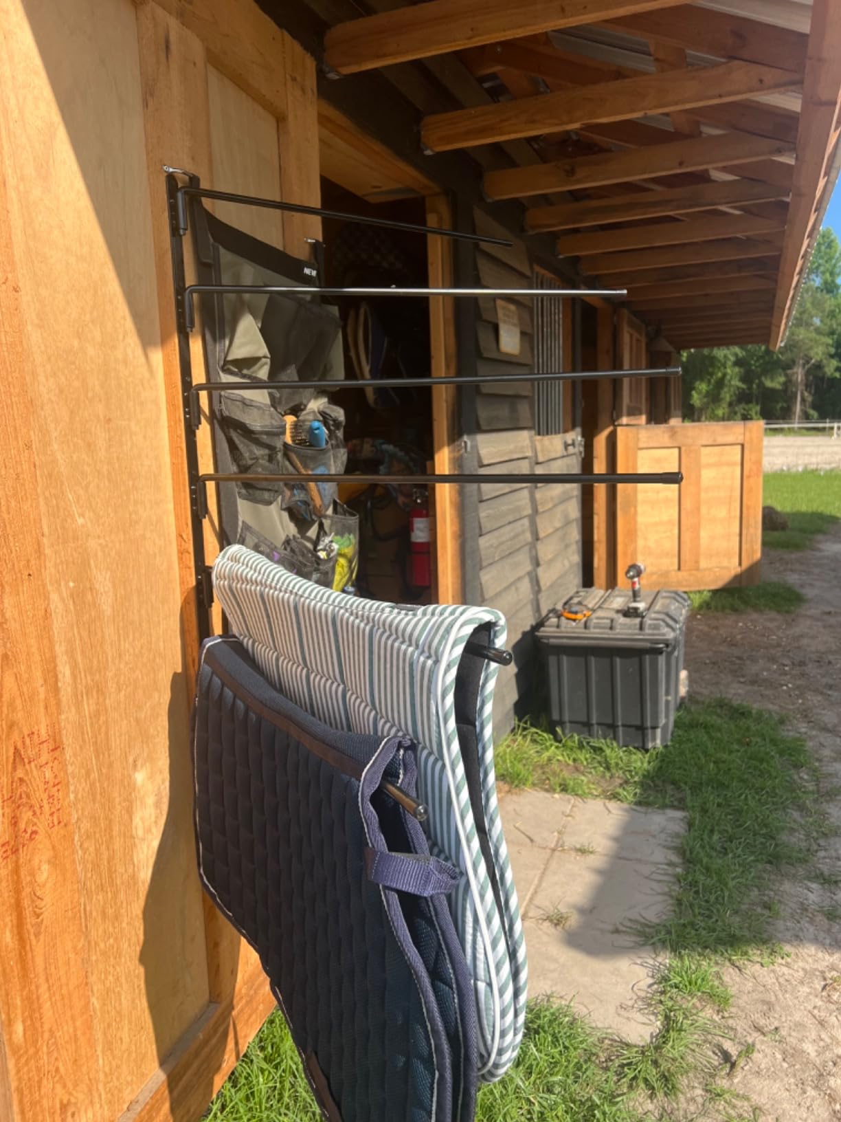 TOMESHA Saddle Pad Rack-Horse Blanket Holder, Extra-Long Rack Arms for Various Accessories, Heavy Duty 180 Degree Swing-Out Wall Mount, Six (6) Well-Spaced, Storage Rack Stand Wall Mount customer photo 2
