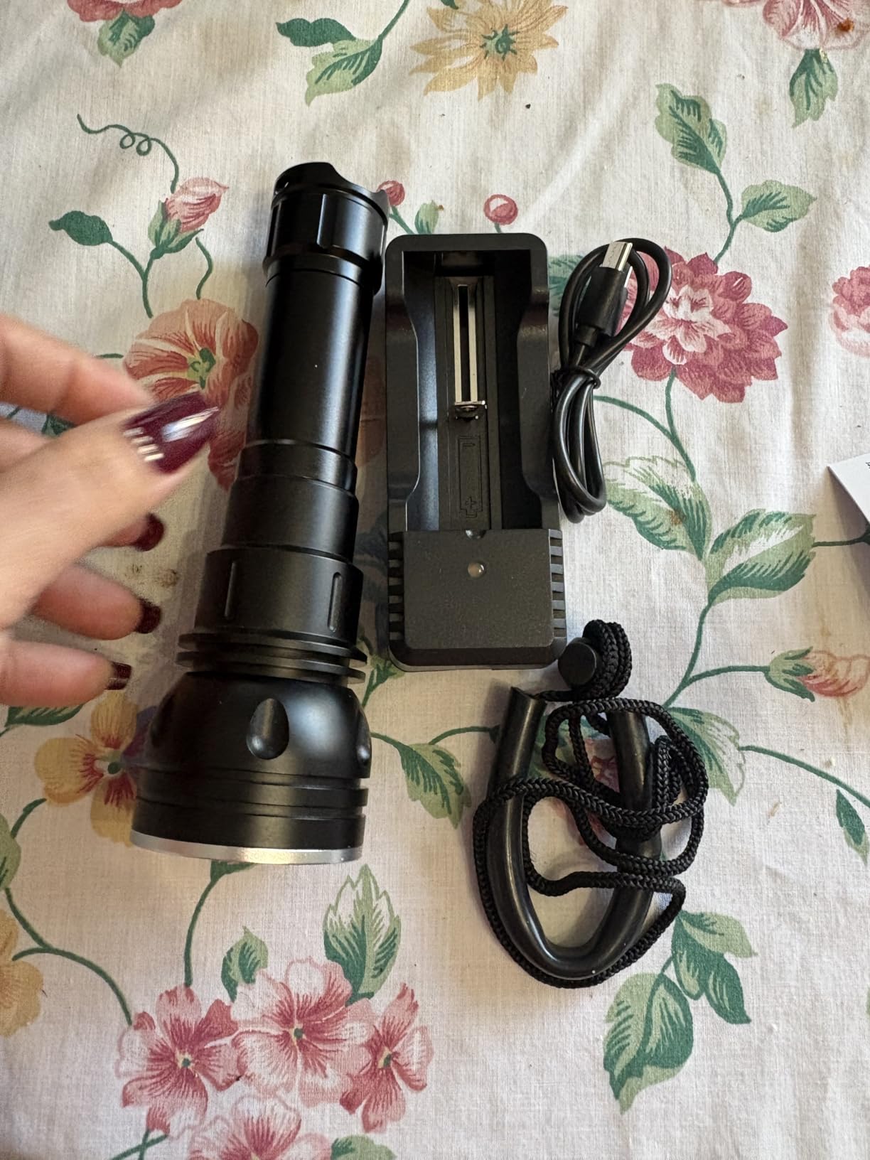 PFSN 3000 Lumens Dive Light with Lockable Switch, 150m Underwater Waterproof, 20H Runtime, 400m Long Narrow Beam, Rechargeable Professional Scuba Diving Flashlight for Night Diving, Caving, Snorkeling customer photo 1