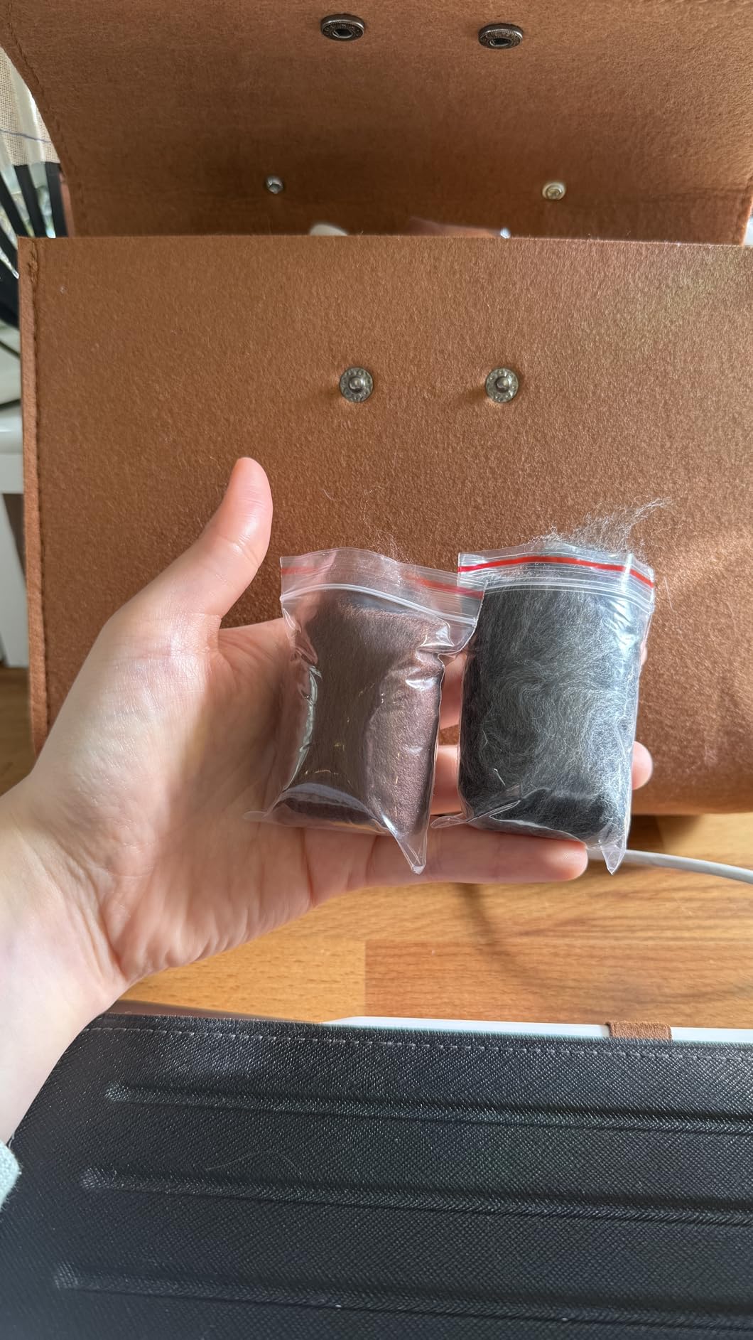 ZXIIXZ Needle Felting Kit, 24 Colors Felting Wool Kit with Felt Bag, Felting Needles, Pad, Felting Wool Bulk for DIY Needle Felting Beginner with Step by Step Instructions customer photo 2