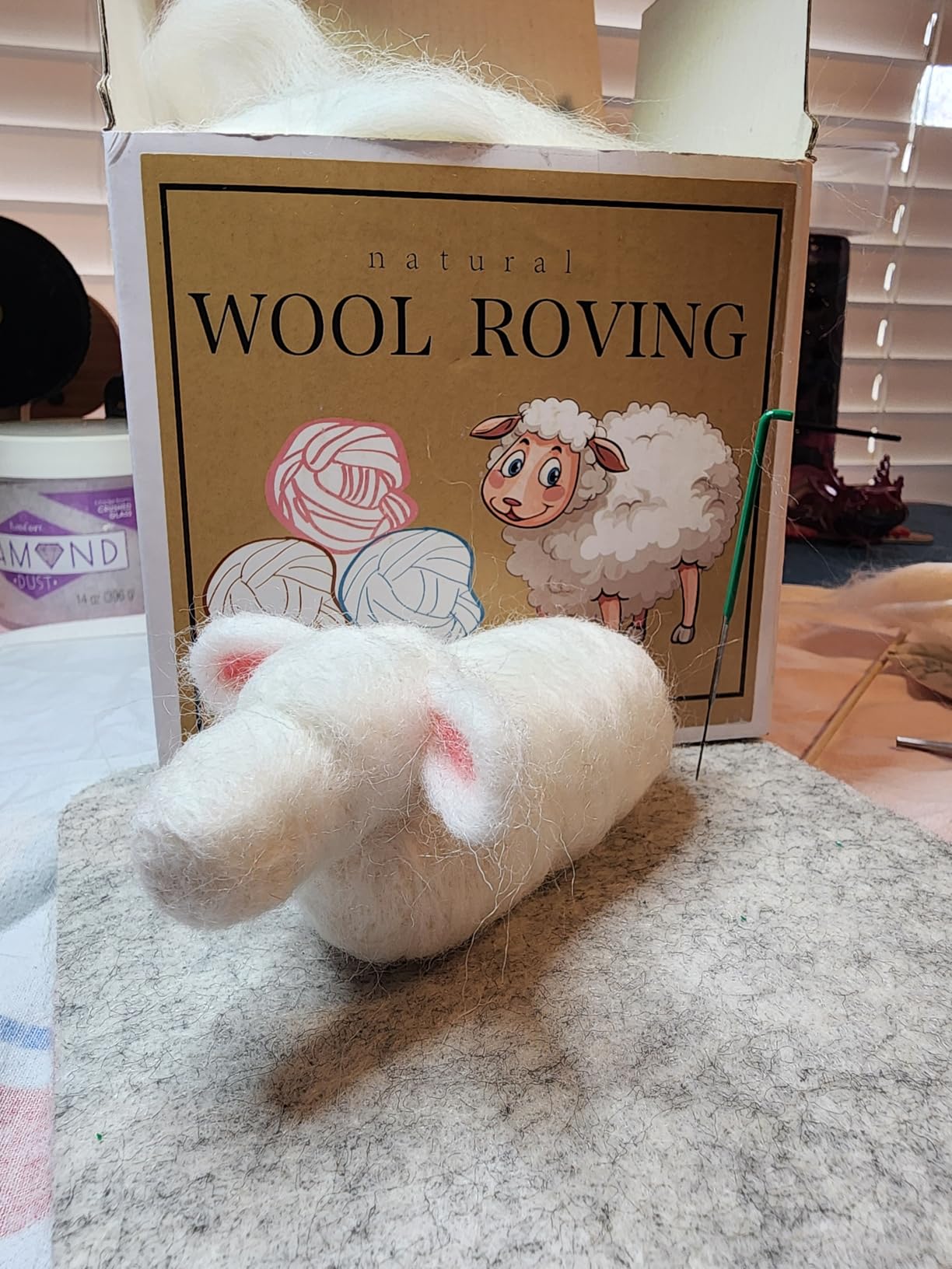 QMNNMA Wool Roving Bulk, 14.1oz Needle Felting Wool, Super Wool Chunky Yarn for Needle Felting, Fiber Roving Woolen Top for Hand Spinning, Felting, Blending, Weaving and DIY Craft (400g) customer photo 1