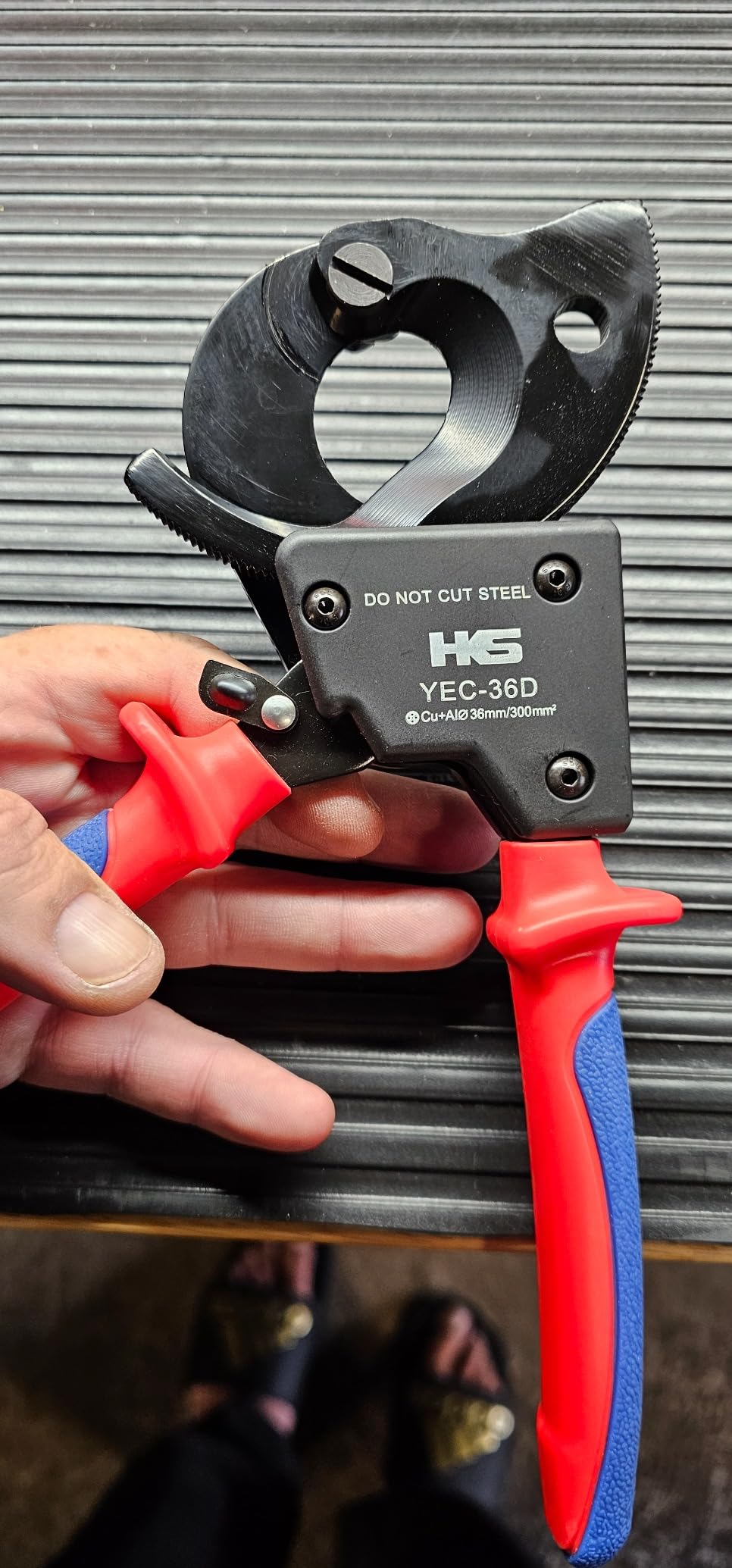 HKS Ratchet Cable Wire Cutter Heavy Duty for Cutting Electrical Aluminum Copper and Multi-core Cables up to 300mm² (AWG 600MCM) customer photo 2