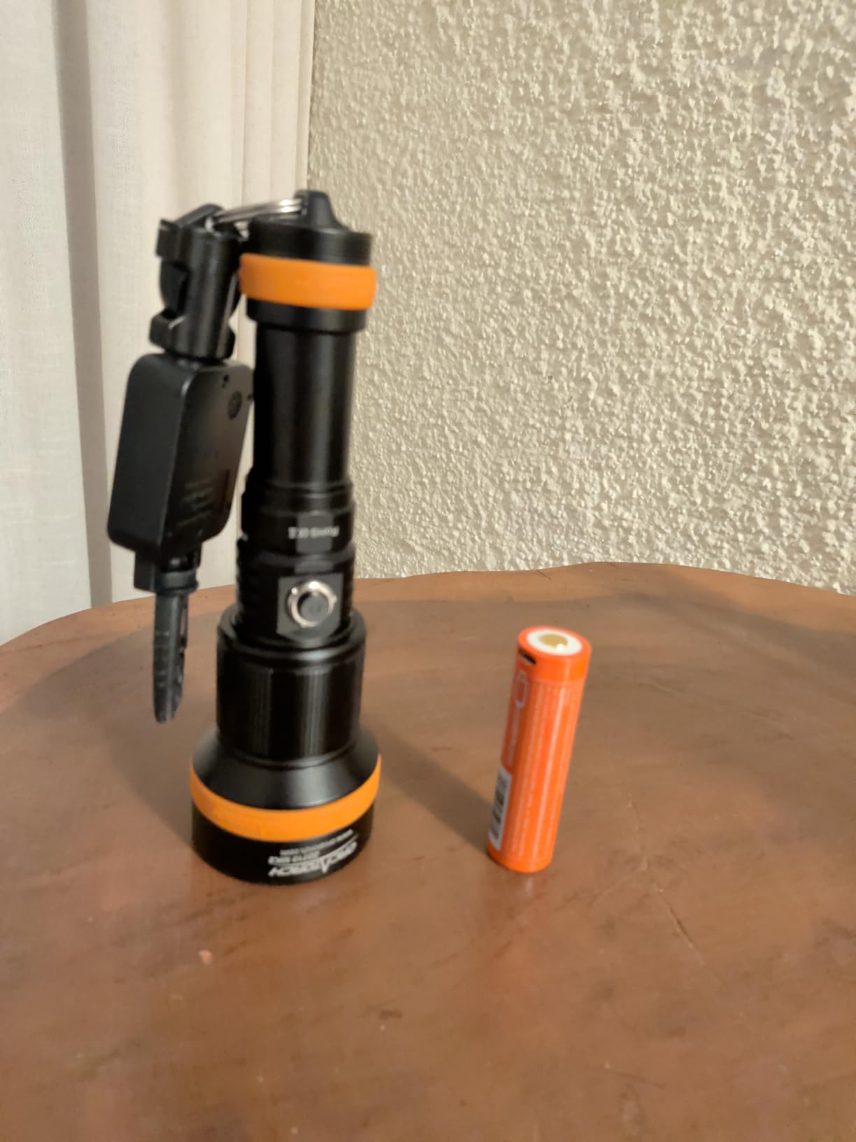 ORCATORCH ZD710 MK2 2-in-1 Zoomable Dive Light, 4-72 Degrees Adjustable Beam Scuba Diving Flashlight with 4 Modes, 920m Long Range, IP68 Waterproof Submersible Torch for Under Water Deep Sea Cave customer photo 2