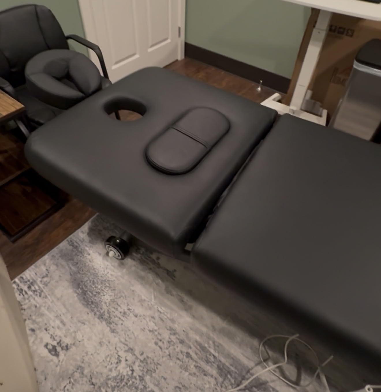 Dolonm Electric Massage Table, Heavy Duty Electric Lift and Backrest 2 Motor Adjustable for Treatment/Medical Spa/Facial Bed/Beauty Bed/Massage and More - 31.2 Wide x 75 Long, Beige Gray customer photo 2