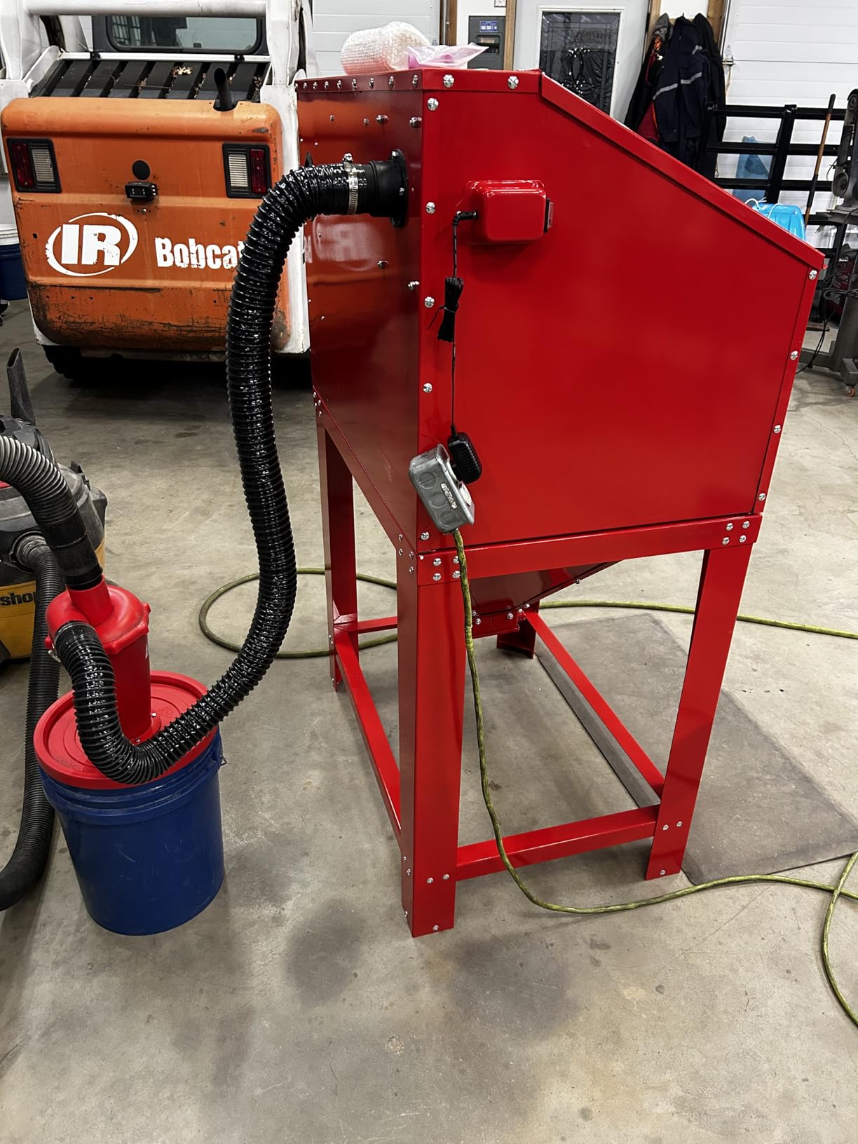 90 Gallon Sandblasting Cabinet,40-80PSI Sand Blasting Cabinet with Glass Viewing Windows/LED Light, Heavy Duty Sand Blaster with 4 Nozzles & Blasting Gun for Paint, Rust Removal Blue customer photo 1