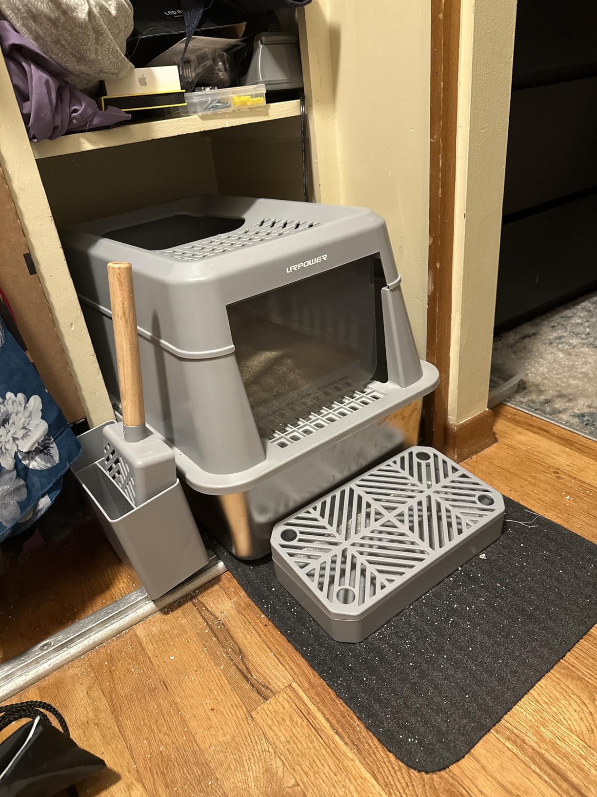 URPOWER Stainless Steel Cat Litter Box with Lid Extra Large Enclosed Litter Box Non-Sticky Metal Pan with High Sided & Scoop, Odor Free, Front & Top Entry, Anti-Leakage, Easy Cleaning customer photo 2