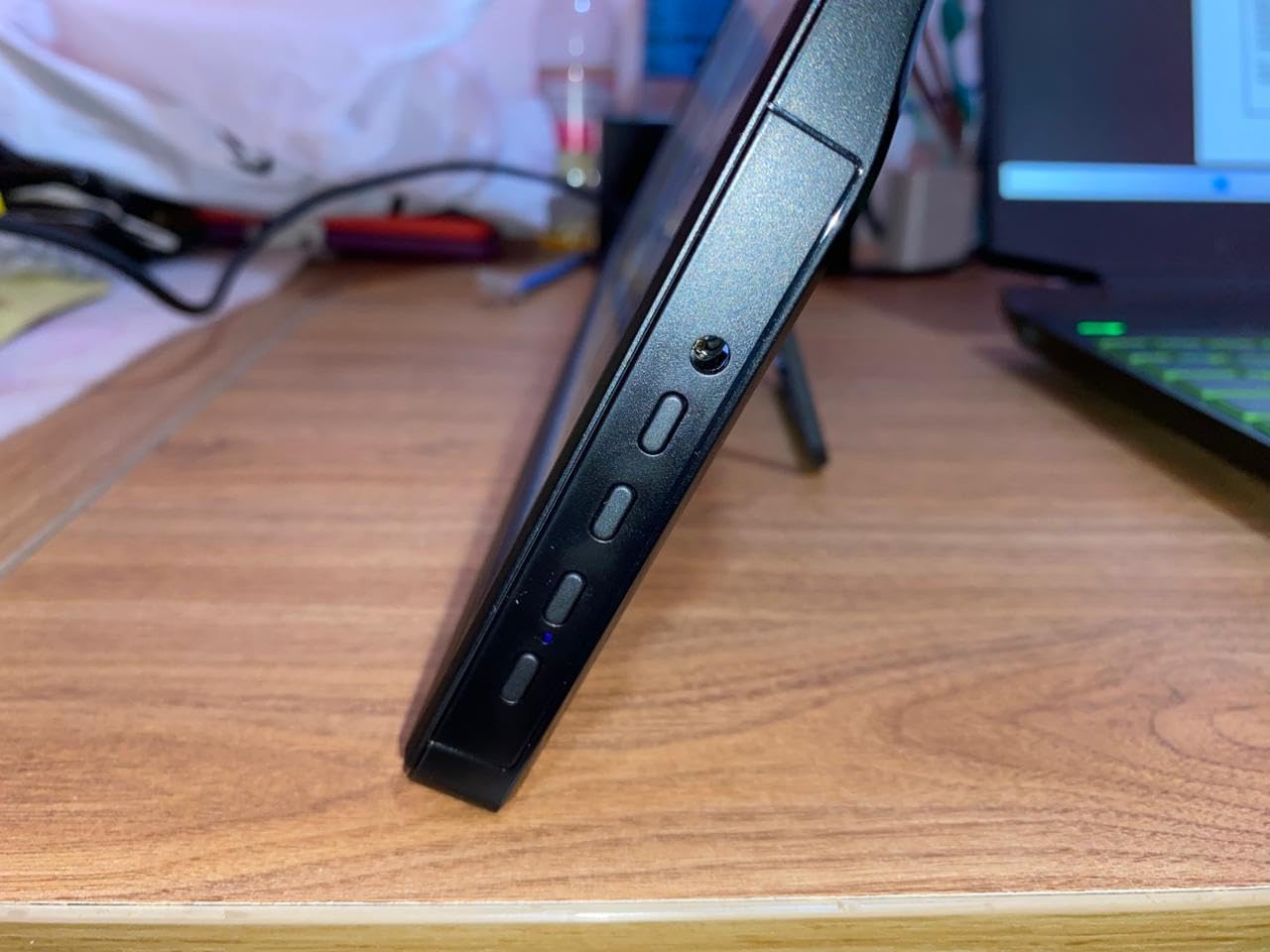 WGK 15.6 inch Portable Monitor 1080P FHD Travel Display HDMI/USB-C Compatible with Laptops, Desktops, Phones, PS, Mac, Xbox, Switch, and Other Gaming Devices Includes Stand and Speakers VESA customer photo 2