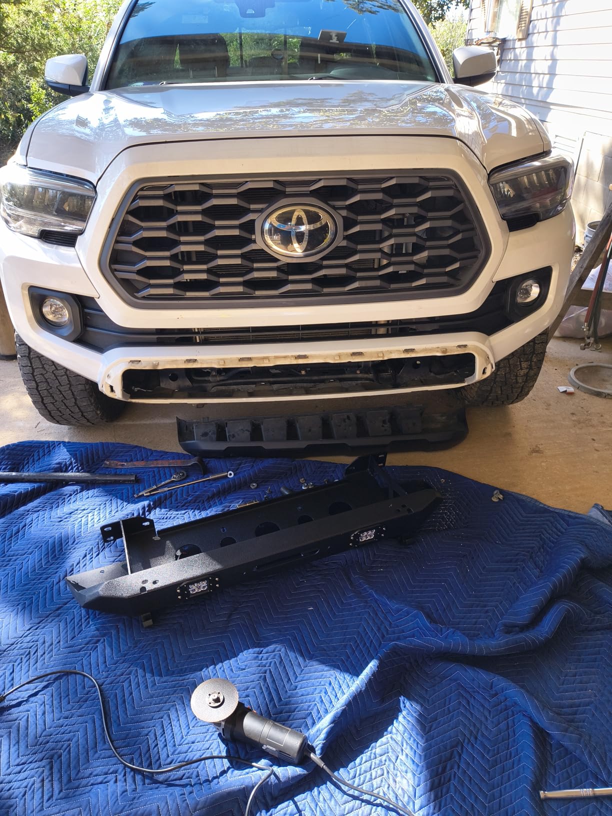 VEVOR Electric Winch, 10,000 lb Truck Trailer Jeep Winch, 12V DC 7/20 in x 65 ft Synthetic Rope Aluminum Fairlead Wireless & Wired Remote Control, IP55 Waterproof Towing for Off Road Jeep SUV Boat customer photo 2