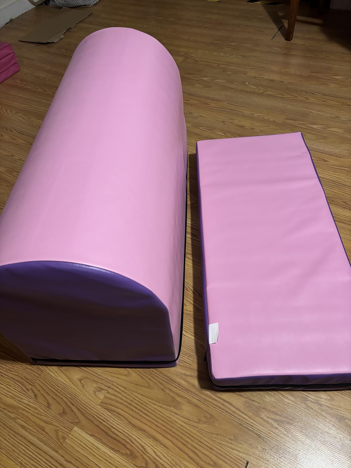 Goplus Mailbox Tumbling Mat, Gymnastics Vaulting Box w/Detachable Mat, Carrying Handle, Premium PU Leather, Portable Jumping Tumbling Aid Trainer for Kids Home Gyms Exercise customer photo 2