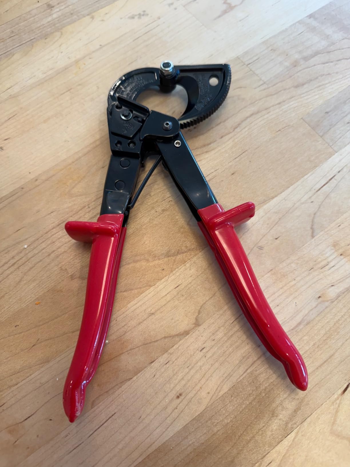 Ratchet Cable Cutter - Heavy Duty Aluminum Copper Ratchet Wire Cutter for Cutting Electrical Wire up to 240mm²/600MCM Cutter Pliers customer photo 2
