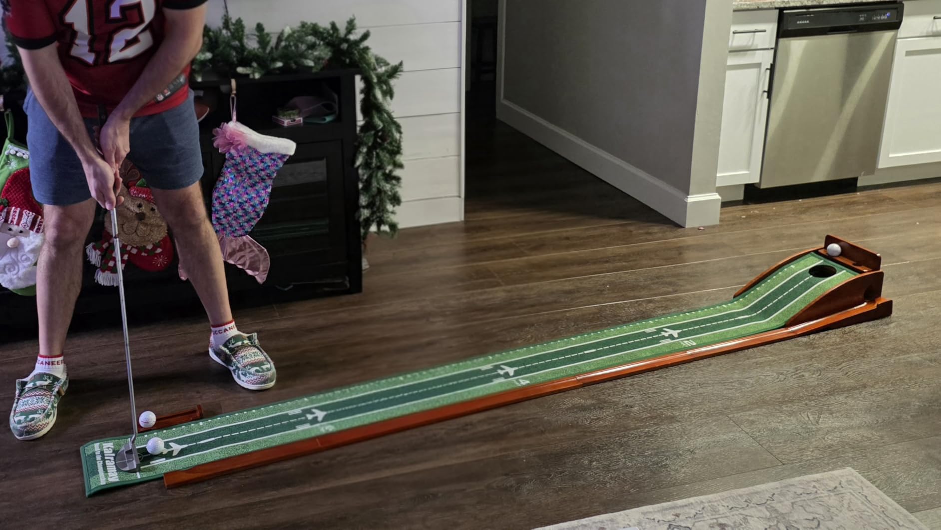 Kalramay Putting Green Indoor Golf Putting Mat - Easy to Assemble with Automatic Ball Return, Wrinkle-Free Close to Real Green Speed, Suitable for Office, Recreation Room, Patio customer photo 2