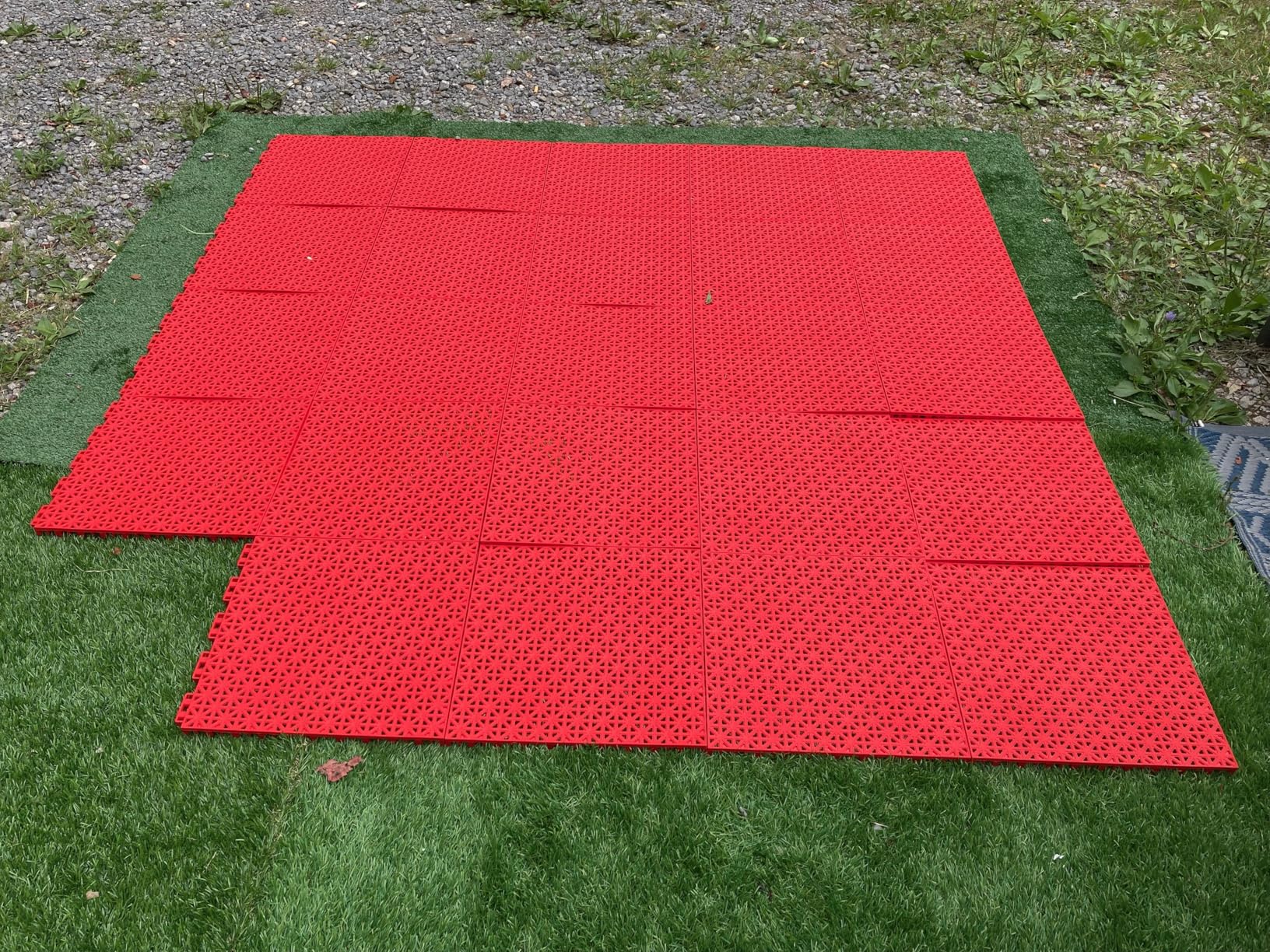 jxgzyy 24 PCS Basketball Court Tiles, 5/8 Inch Thick Interlocking Sport Outdoor Floor Tiles, Non Slip PP Drainage Mat for Tennis Court Drain Deck Pool Patio Shower Kitchen Garage Poach customer photo 1