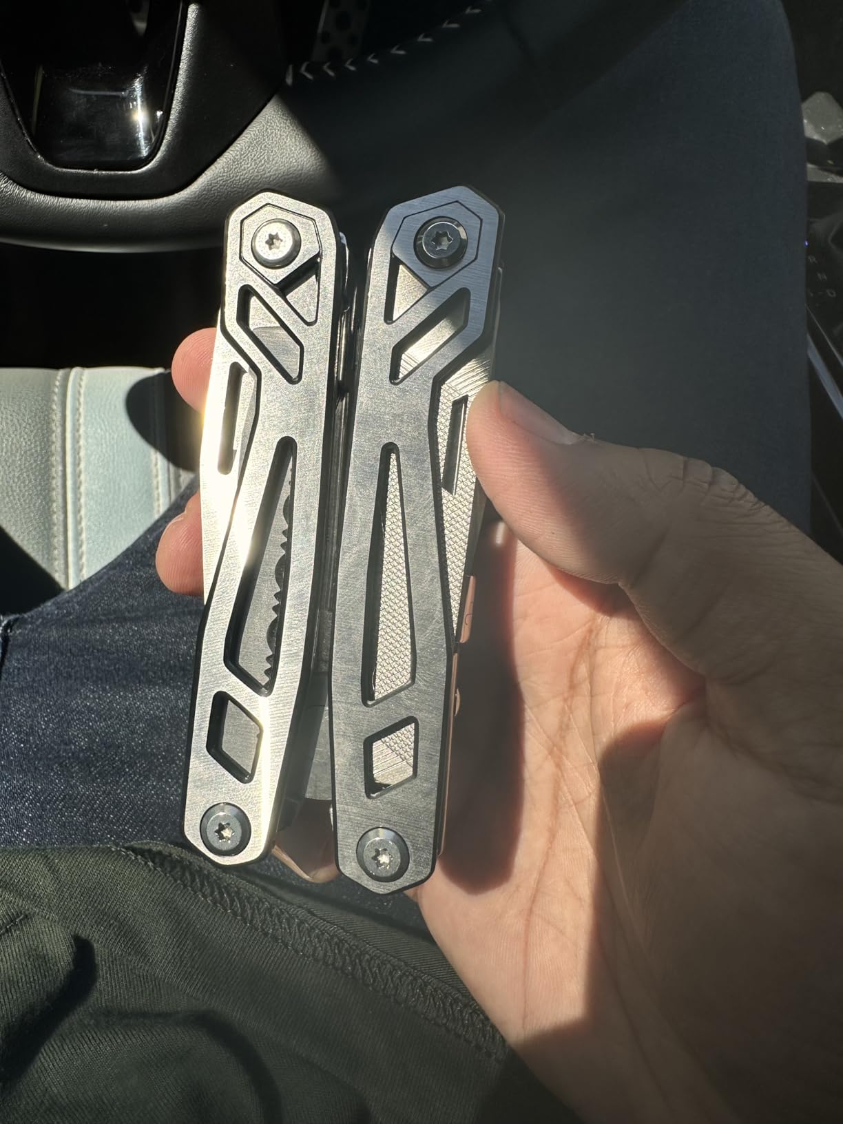 WETOLS Multitool with Pocket Knife, 27-in-1 Stainless Steel Needle Nose Pliers with Screwdrivers, Self-locking Multi tool EDC Gear with Sheath customer photo 1