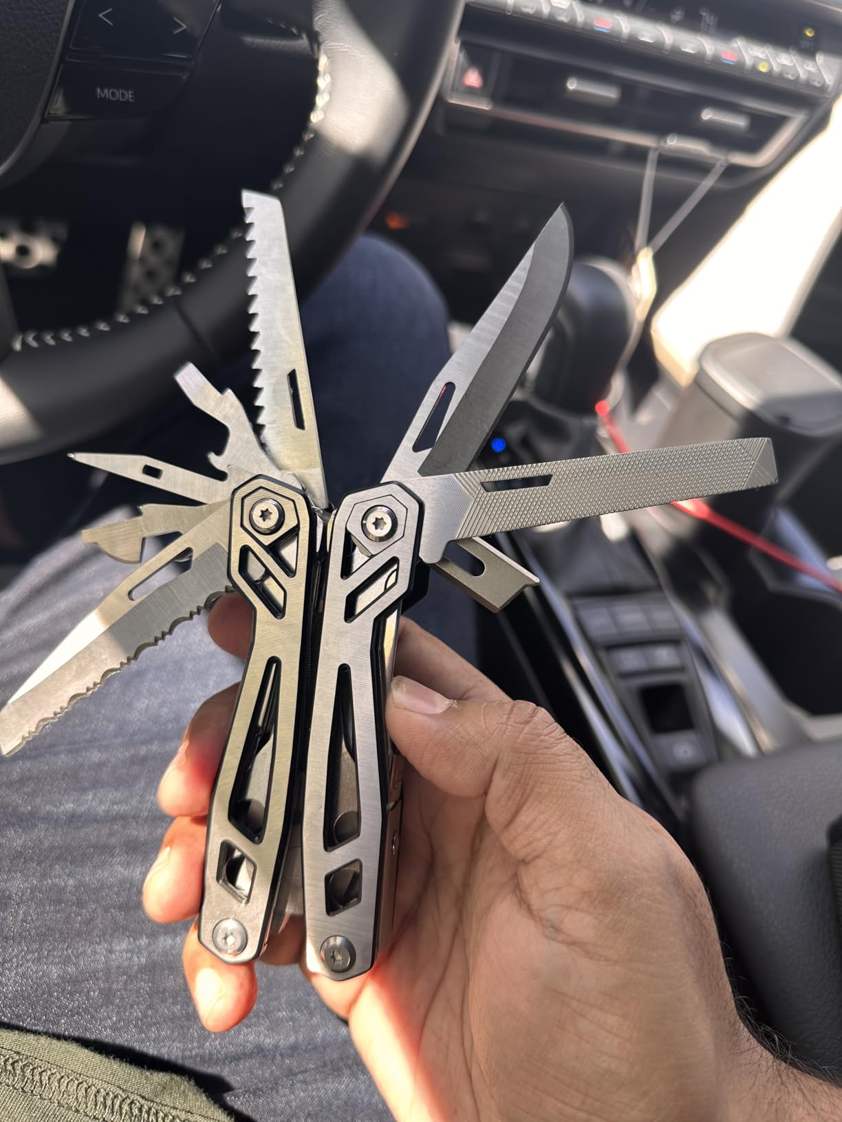 WETOLS Multitool with Pocket Knife, 27-in-1 Stainless Steel Needle Nose Pliers with Screwdrivers, Self-locking Multi tool EDC Gear with Sheath customer photo 2