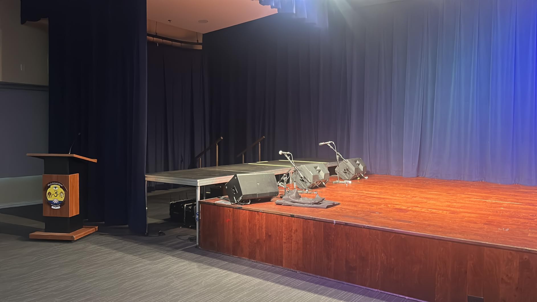 Tandefio Portable Stage with Height Adjustable Riser (24-40 inch) Platform Modular System Stage Easy to Carry Assemble for Performances at School Auditoriums Concerts Restaurants Bars (4 x 8 ft) customer photo 1