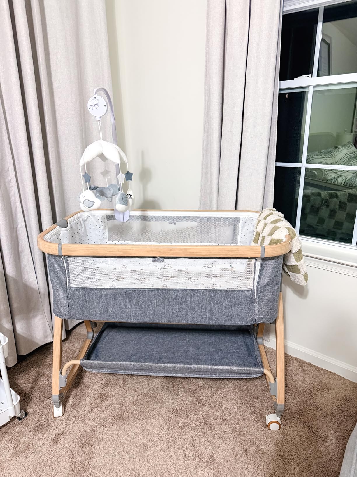 Bassinet Bedside Sleeper, Bedside Bassinet, Rocking Bassinet, 3 in 1 Portable Bedside Crib with Mattress, Mobile, Mosquito Net, Storage Basket, 6-Height Adjustable Baby Bassinet with Wheels for Newborn, Beige customer photo 1