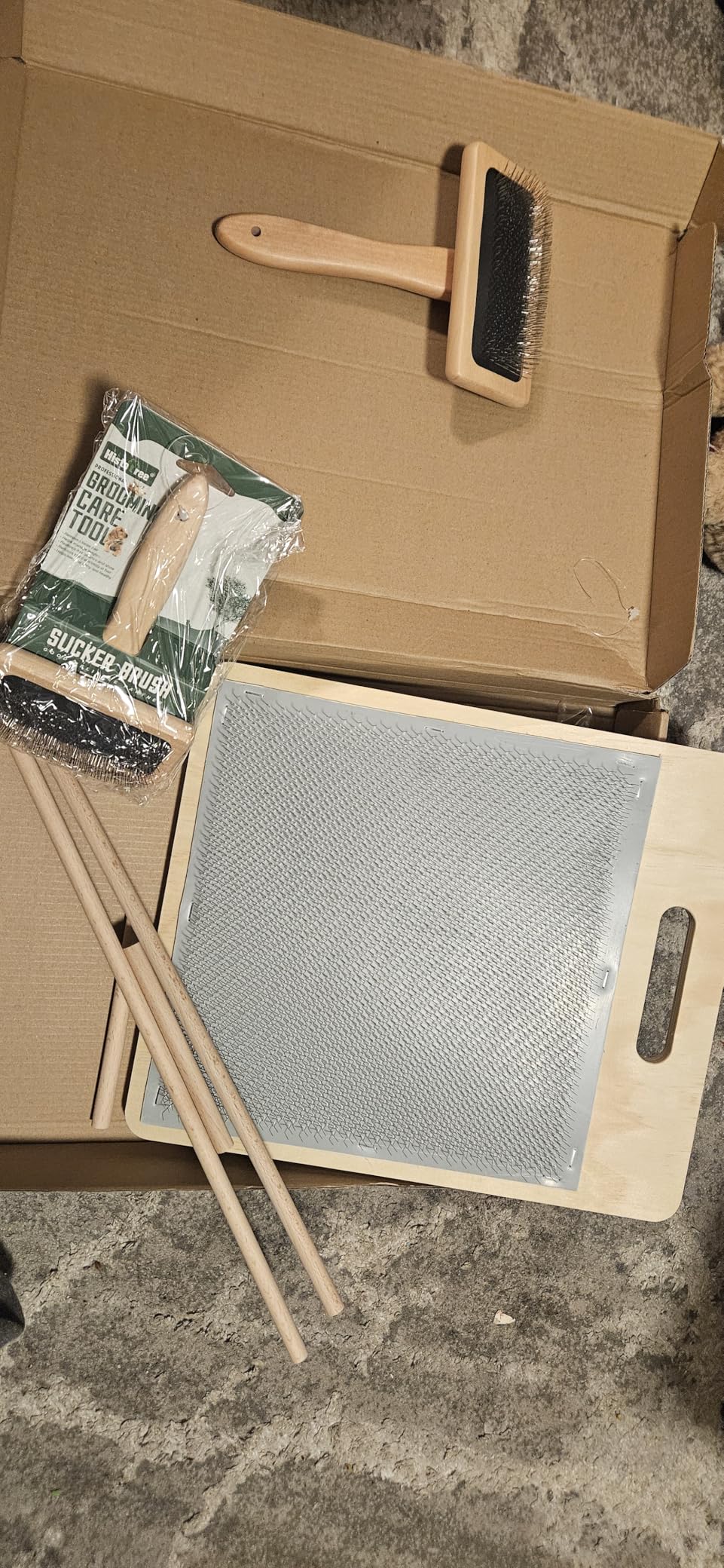 5 PCS Wool Blending Board Set, Yarn Carding Board with Bent Steel Needles, 2 Sizes Wooden Carding Brushes, 2 Wooden Sticks, Felted Wool Carder for DIY Projects, Wool Comb for Mixing customer photo 2