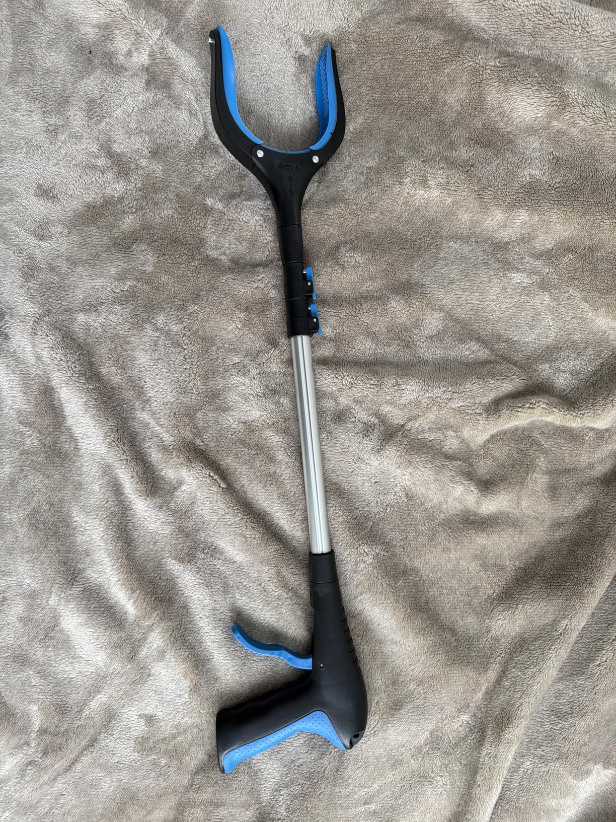 Telescopic Grabber Reacher Tool, 5-Level Adjustable Length (23'' to 41'') - Trash Claw Gripper, Pickup Stick for Litter Picking, Yard Work, and Seniors (Blue) customer photo 2
