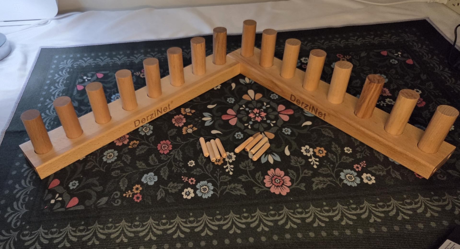 Wooden Knitting Loom for Chunky Blanket, Beech Wood Expandable No Needle Knitting Frame, 31.5 Inch Extra Long DIY Peg Loom with 8 Wooden Connectors for Thick Yarn customer photo 2