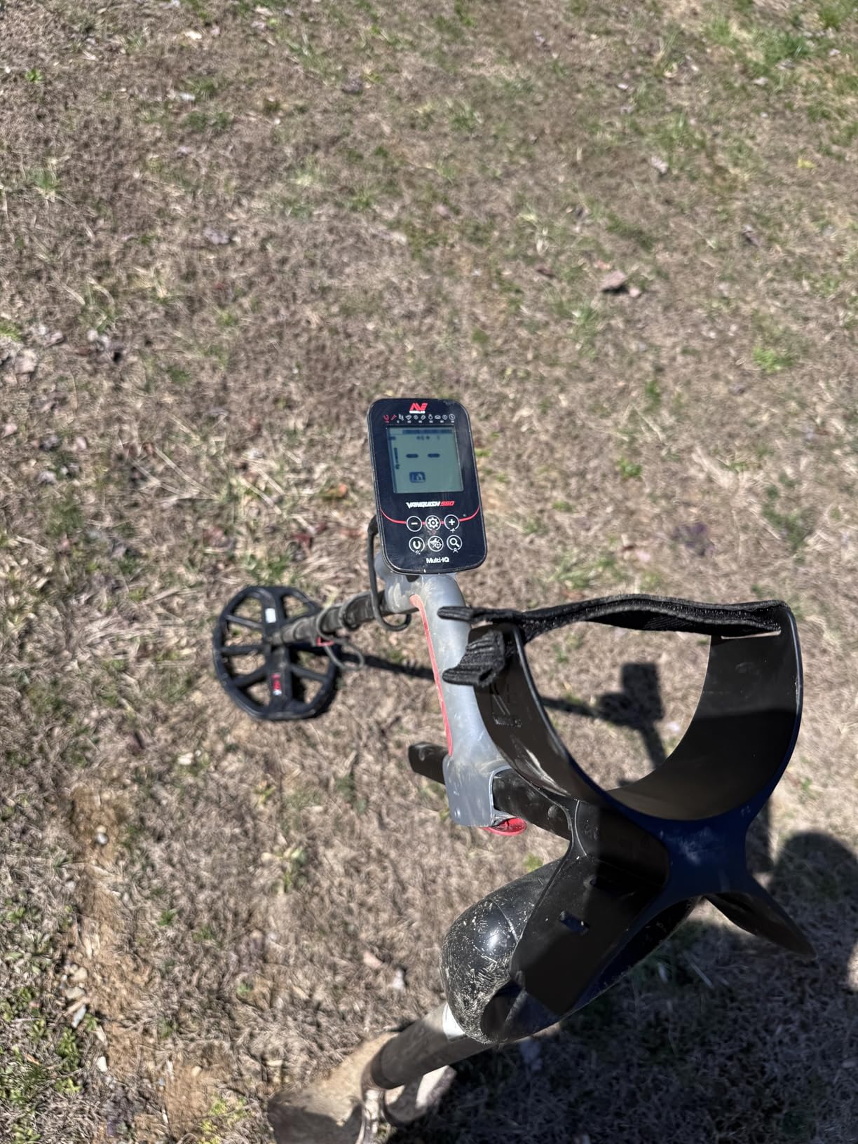 Vanquish 560 Fully-Automatic Lightweight Waterproof Metal Detector with Multi-IQ Technology, Includes V12X 12