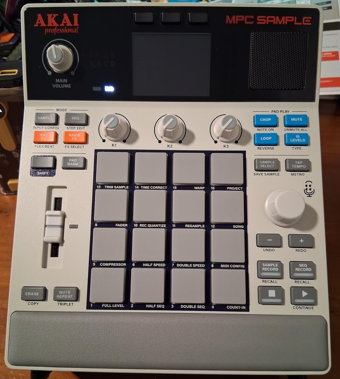 MPC Sample Standalone Portable Sampler, Sequencer and Effects Processor, with Rechargeable Battery, USB-C, Built-in Speaker and Microphone customer photo 2
