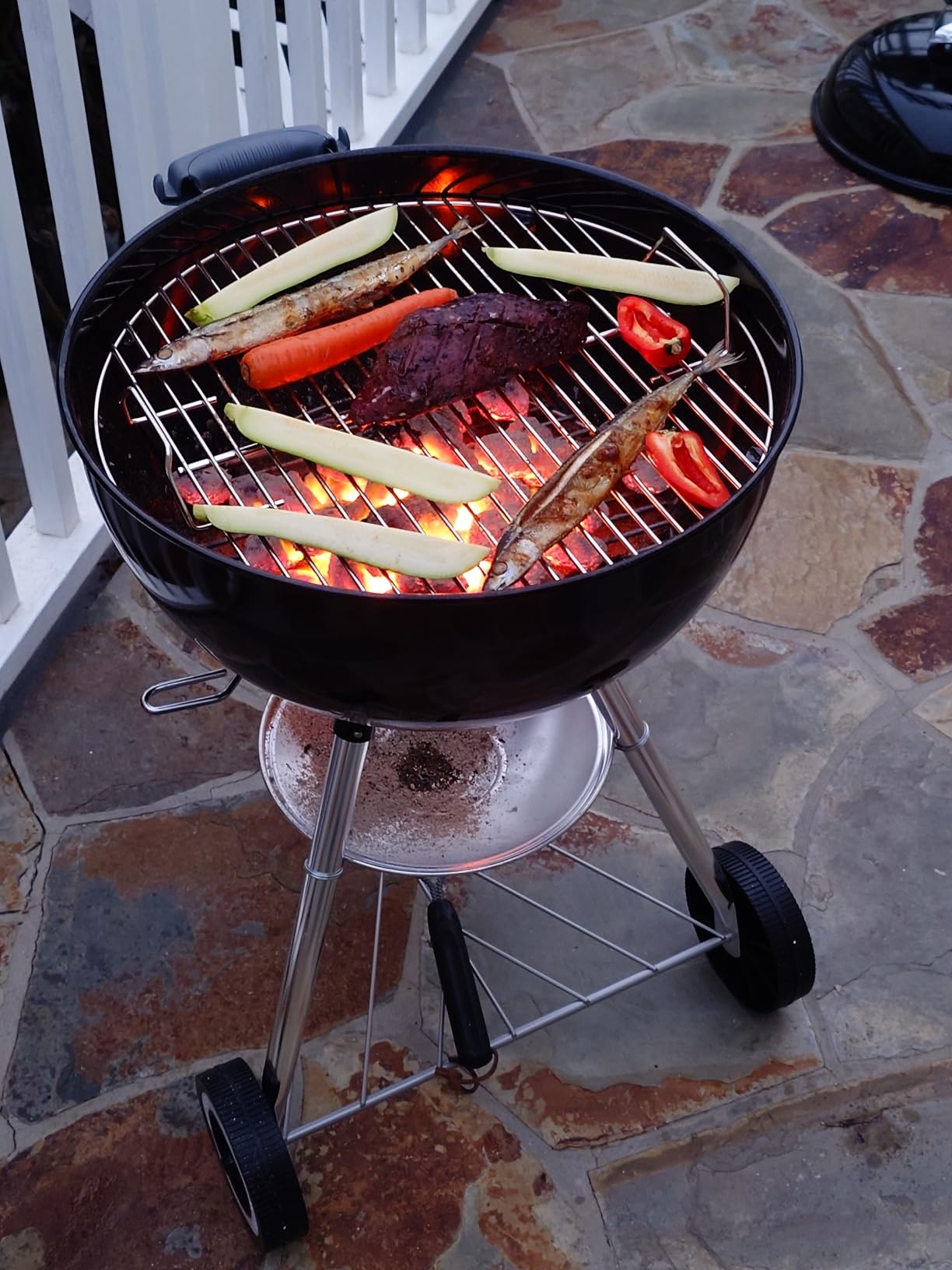 Weber Original Kettle Charcoal Grill, 18-Inch, Black - Classic Outdoor BBQ Grill with One‑Touch™ Cleaning System & Precise Temperature Control Dampers customer photo 2