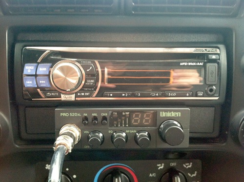 Uniden PRO520XL Pro Series 40-Channel CB Radio. Compact Design. ANL Switch and PA/CB Switch. 7 Watts of Audio Output and Instant Emergency Channel 9. - Black customer photo 2