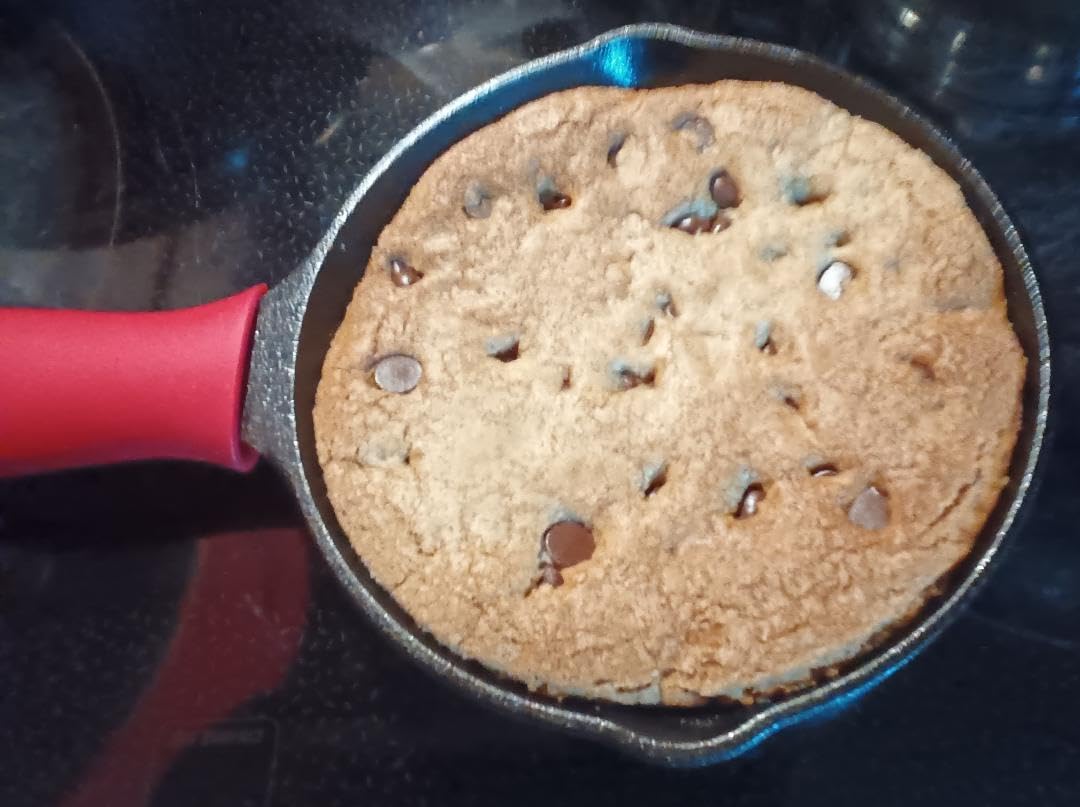 Lodge Seasoned Cast Iron Skillet 12 Inches - PFAS-Free, Non-Toxic Cookware - Use with an Oven, Stove, Grill, or Campfire - Naturally Non-Stick & Oven Safe customer photo 2