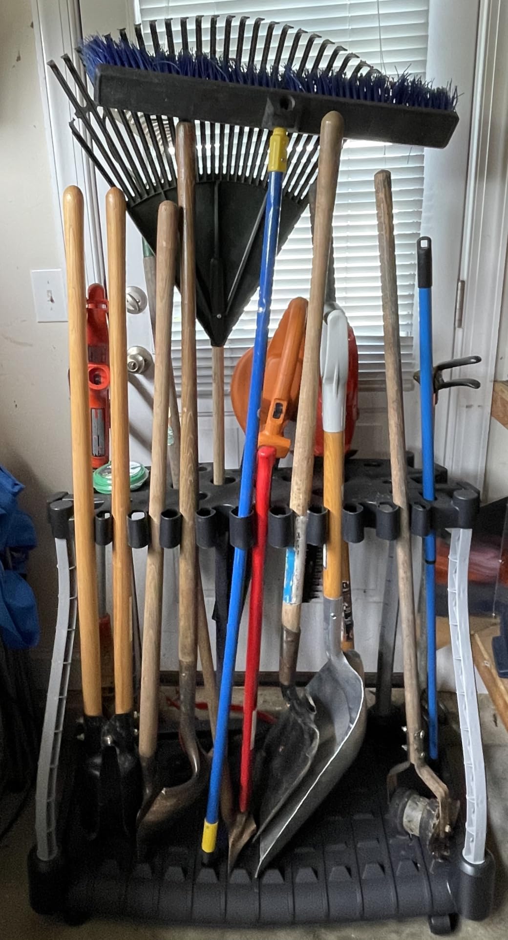 Rubbermaid Garage Tool Tower Rack Easy to Assemble Wheeled Organizes up to 40 Long-Handled Tools/Rakes/Brooms/Shovels in Home/House/Outdoor/Shed Black customer photo 2