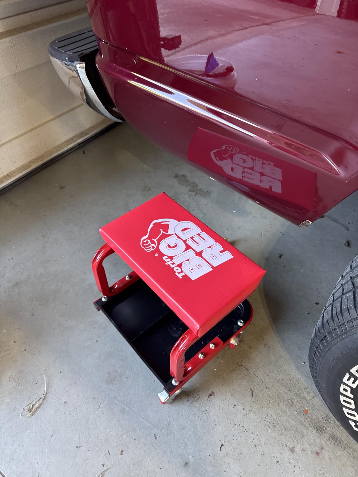 Torin TR6300 Red Rolling Creeper Garage/Shop Seat: Padded Mechanic Stool with Tool Tray Large customer photo 1