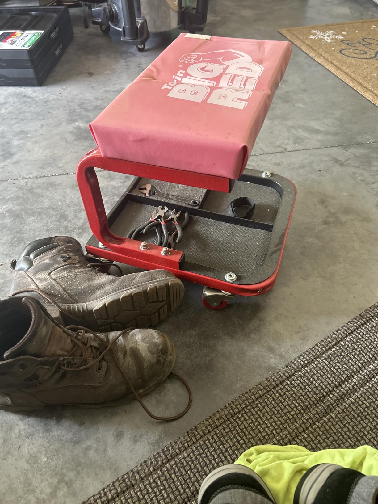 Torin TR6300 Red Rolling Creeper Garage/Shop Seat: Padded Mechanic Stool with Tool Tray Large customer photo 2