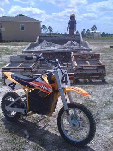 Razor MX650 Dirt Rocket Electric Motocross Off-road Bike - Yellow customer photo 2