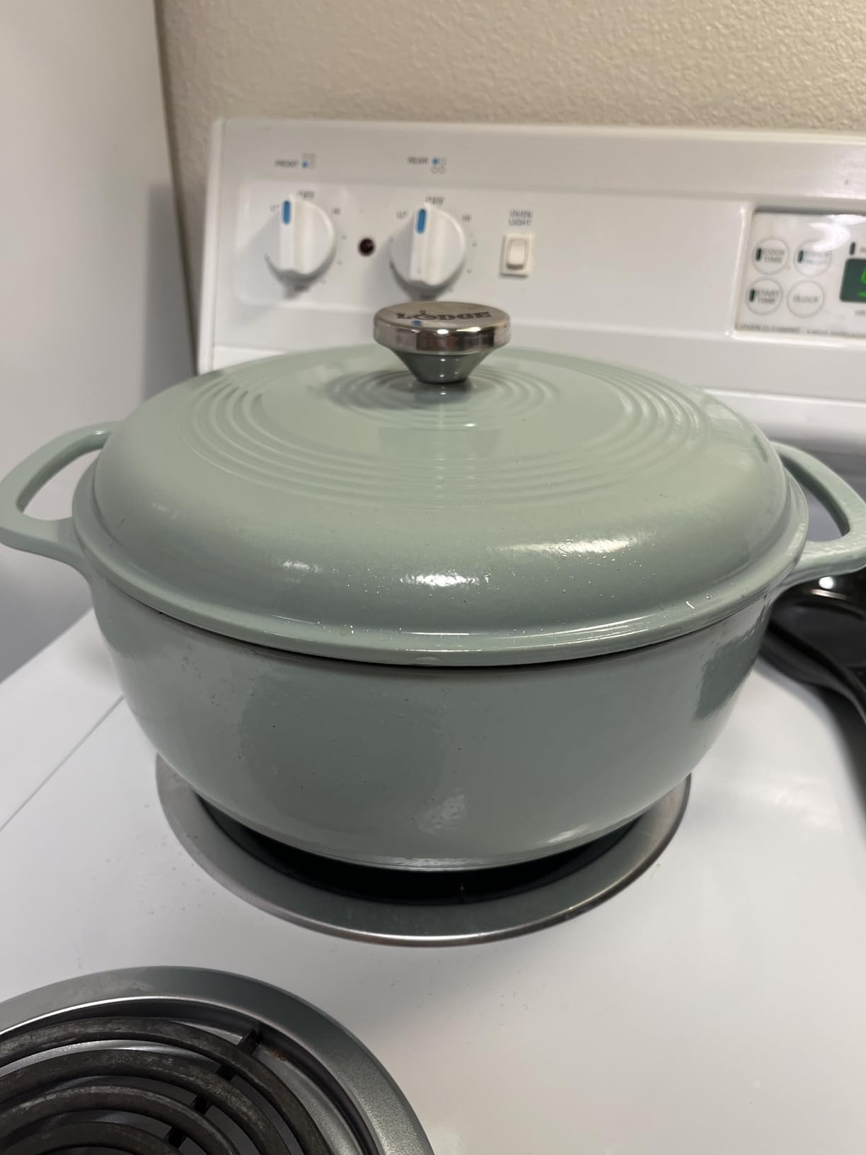 Lodge Essential Enamel Cast Iron Dutch Oven 6 Quarts - Perfect for Bread Baking, Braising, Marinating & Slow Cooking, Features Moisture-Sealing Lid & Dual Handles, Kitchen Essentials, Caribbean Blue customer photo 2