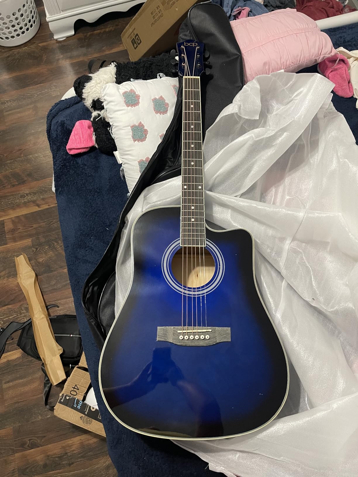 Yamaha GigMaker Standard Acoustic Guitar w/ Gig Bag, Tuner, Strap and Picks customer photo 1