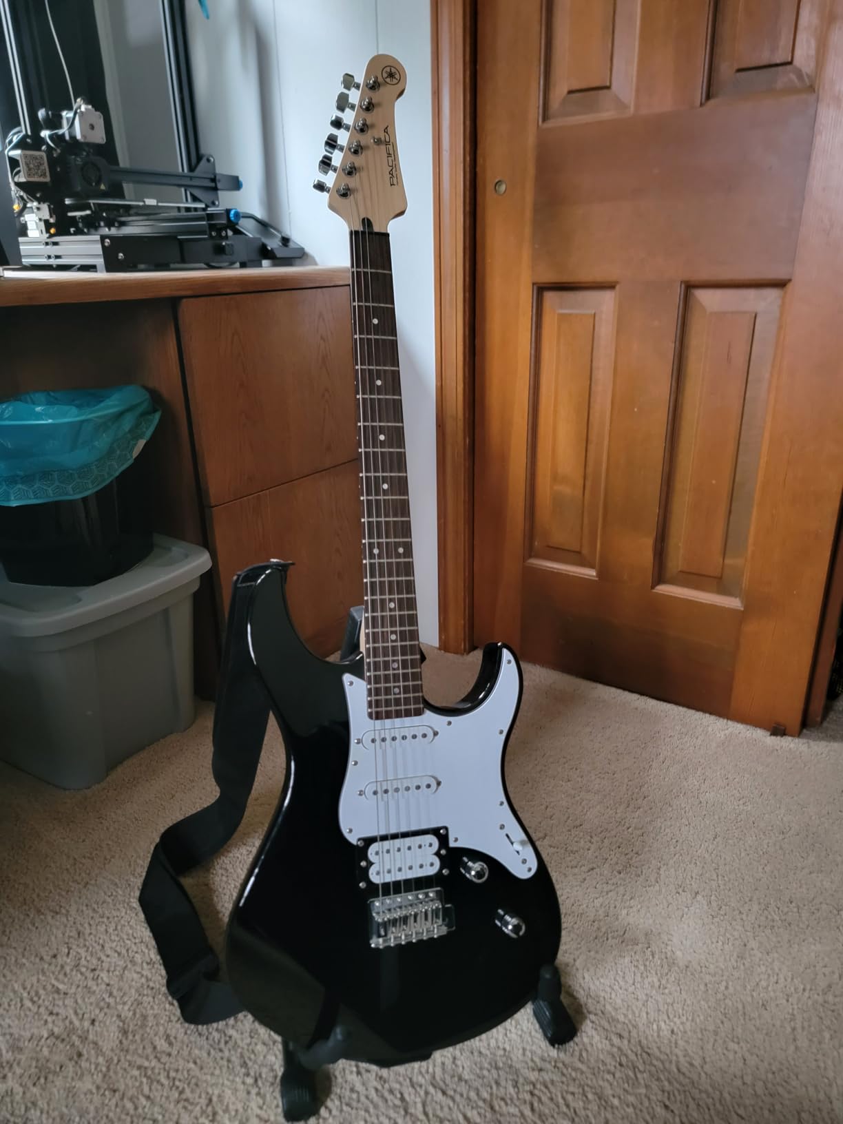 Yamaha Pacifica Series PAC112V Electric Guitar, Black customer photo 1