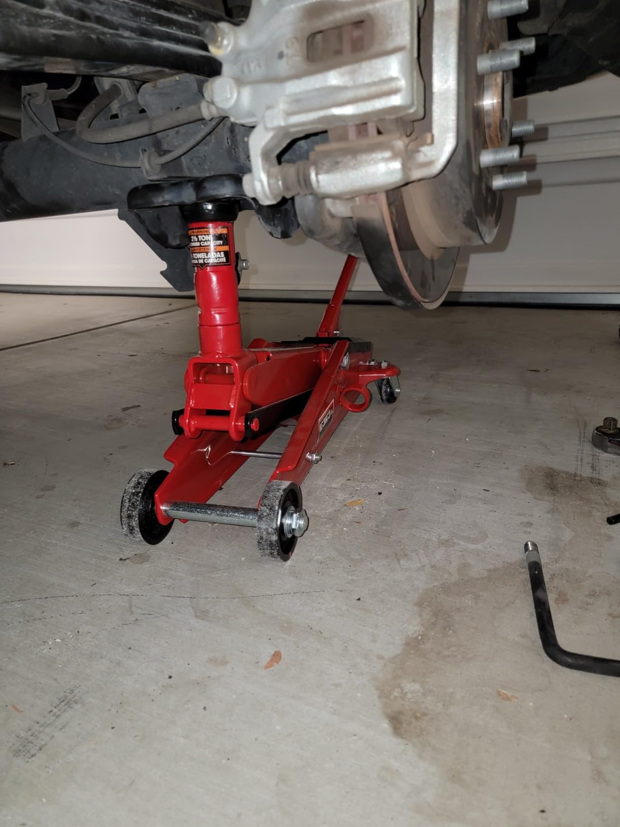 BIG RED T83006 Torin Hydraulic Trolley Service/Floor Jack with Extra Saddle - 3 Ton (6,000 lb) Capacity customer photo 2