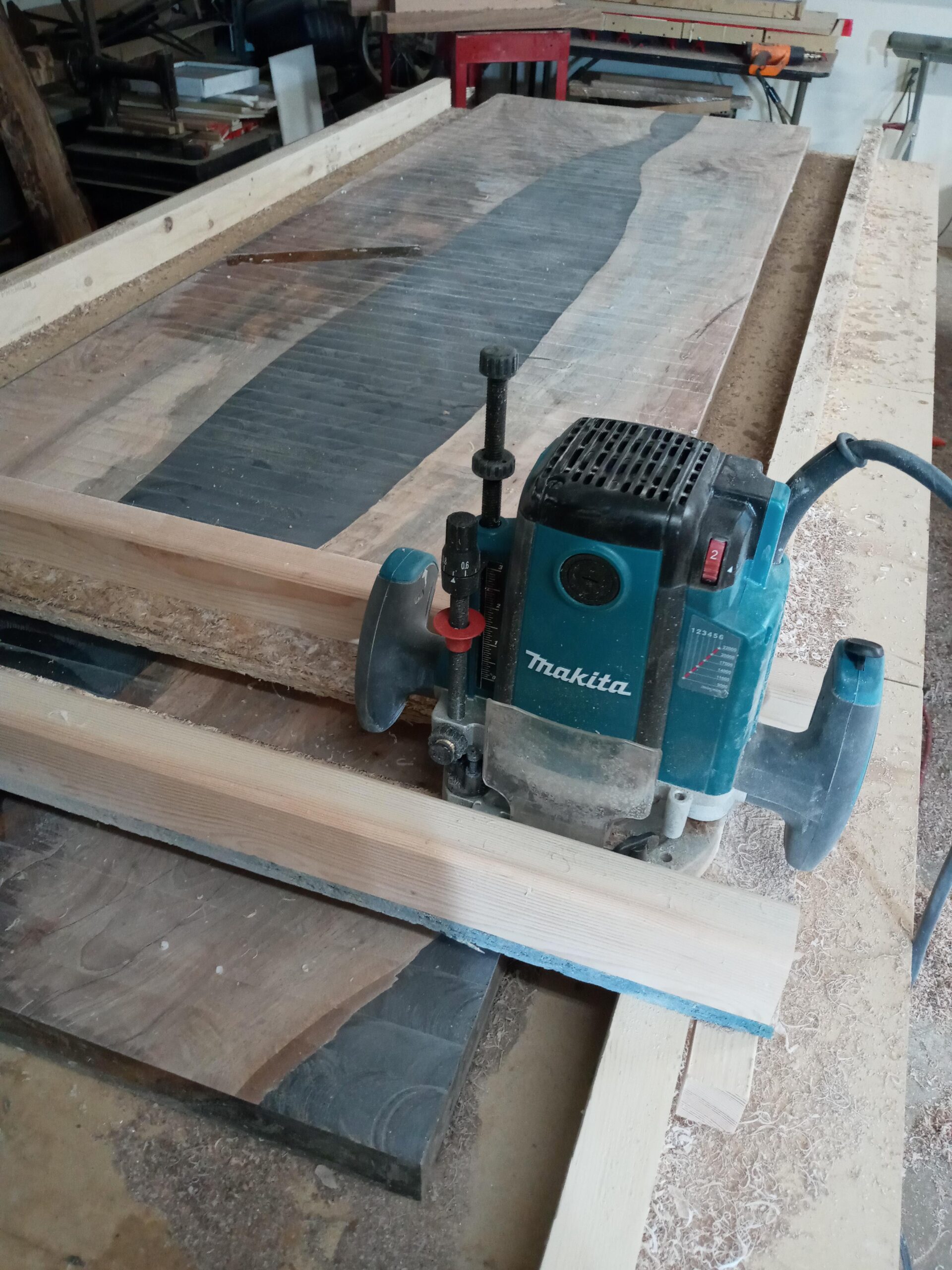 Makita RP2301FC 3-1/4 HP* Plunge Router, with Variable Speed customer photo 1