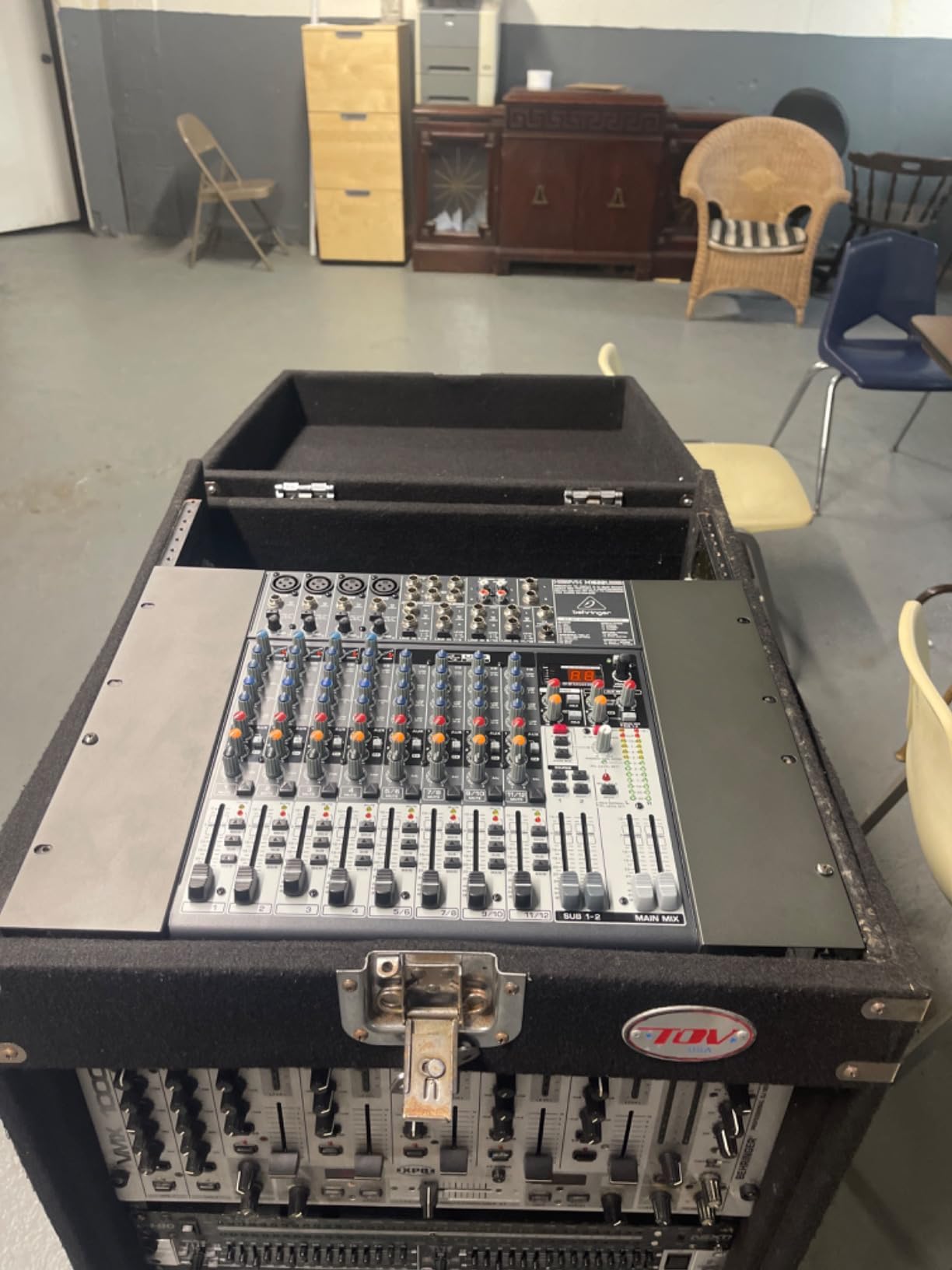 Behringer Xenyx X1622USB Premium 16-Input 2/2-Bus Mixer with XENYX Mic Preamps & Compressors customer photo 1