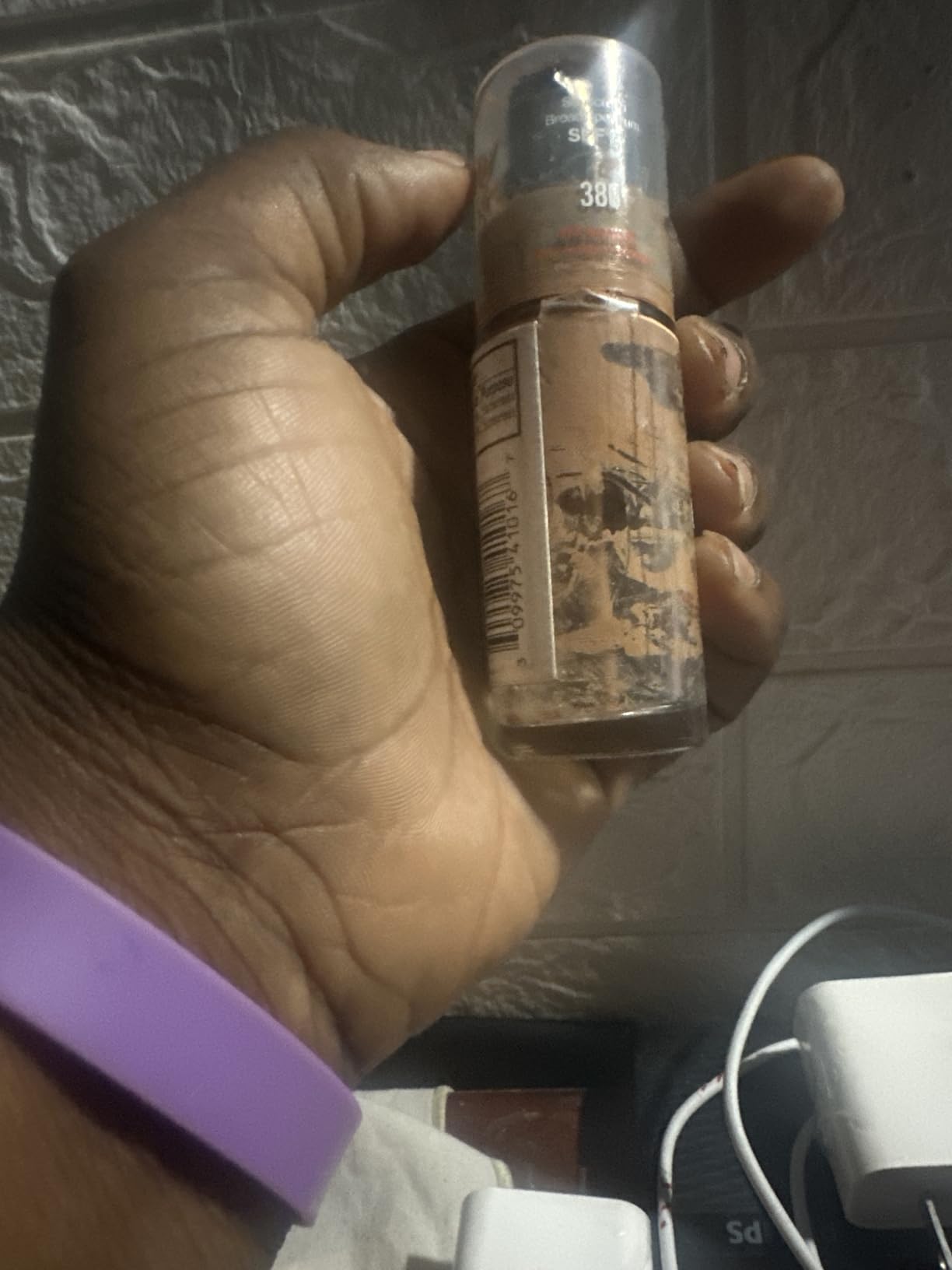 Revlon ColorStay Liquid Foundation, Face Makeup for Combination & Oily Skin, SPF 15, Medium-Full Coverage with Matte Finish, 220 Natural Beige customer photo 2