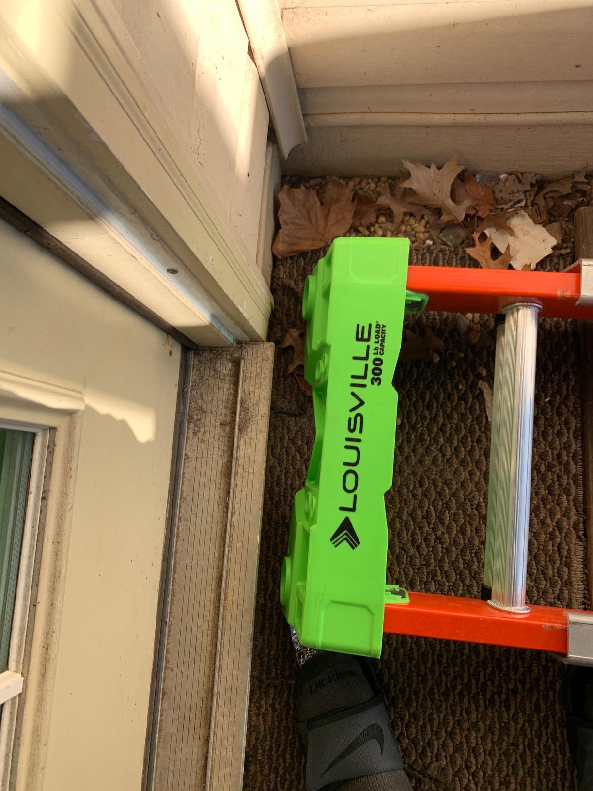 Louisville Ladder 20-foot Fiberglass Extension Ladder, 300-Pound Load Capacity, Type IA, L-3022-28PT customer photo 1