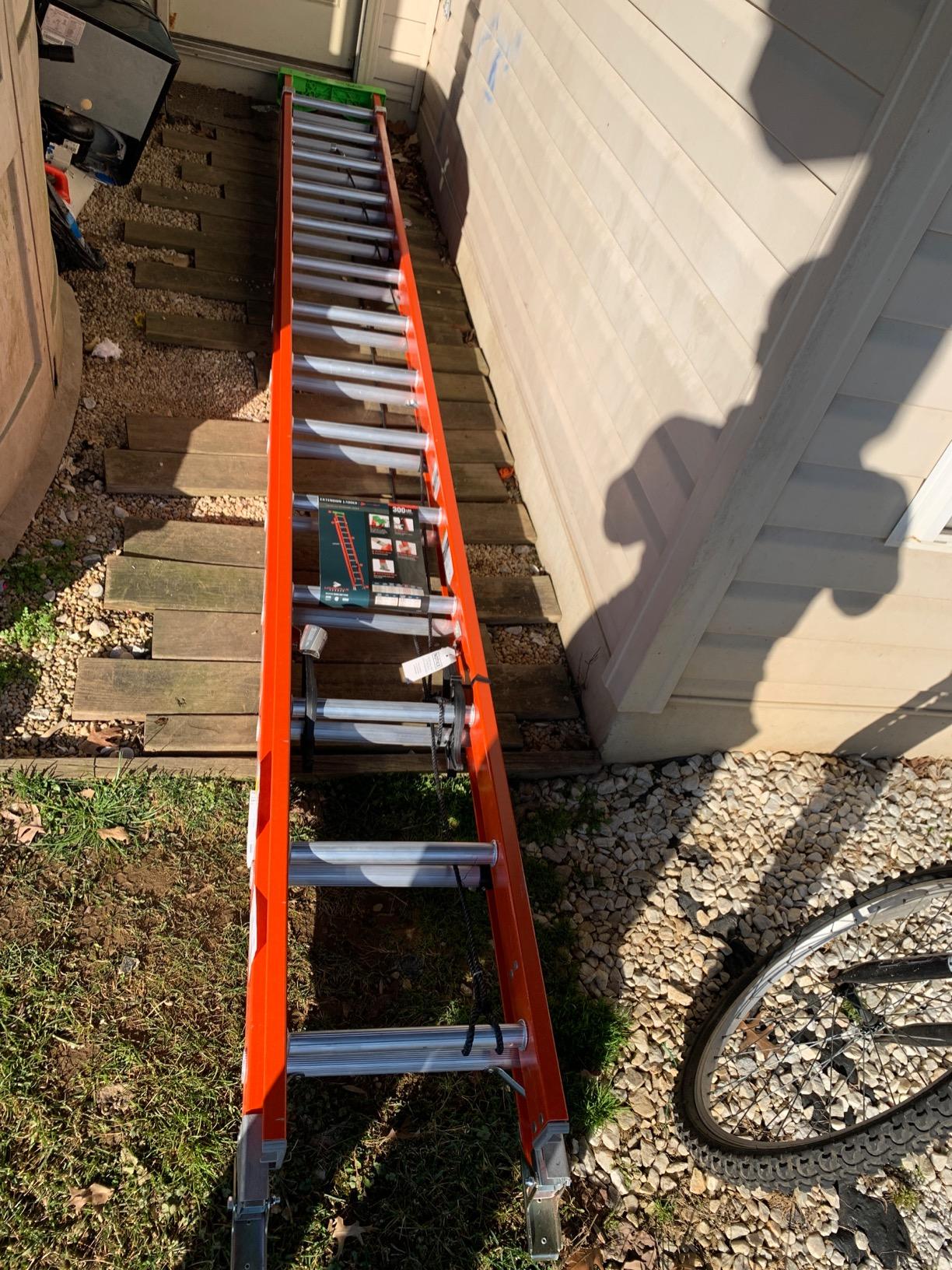 Louisville Ladder 20-foot Fiberglass Extension Ladder, 300-Pound Load Capacity, Type IA, L-3022-28PT customer photo 2