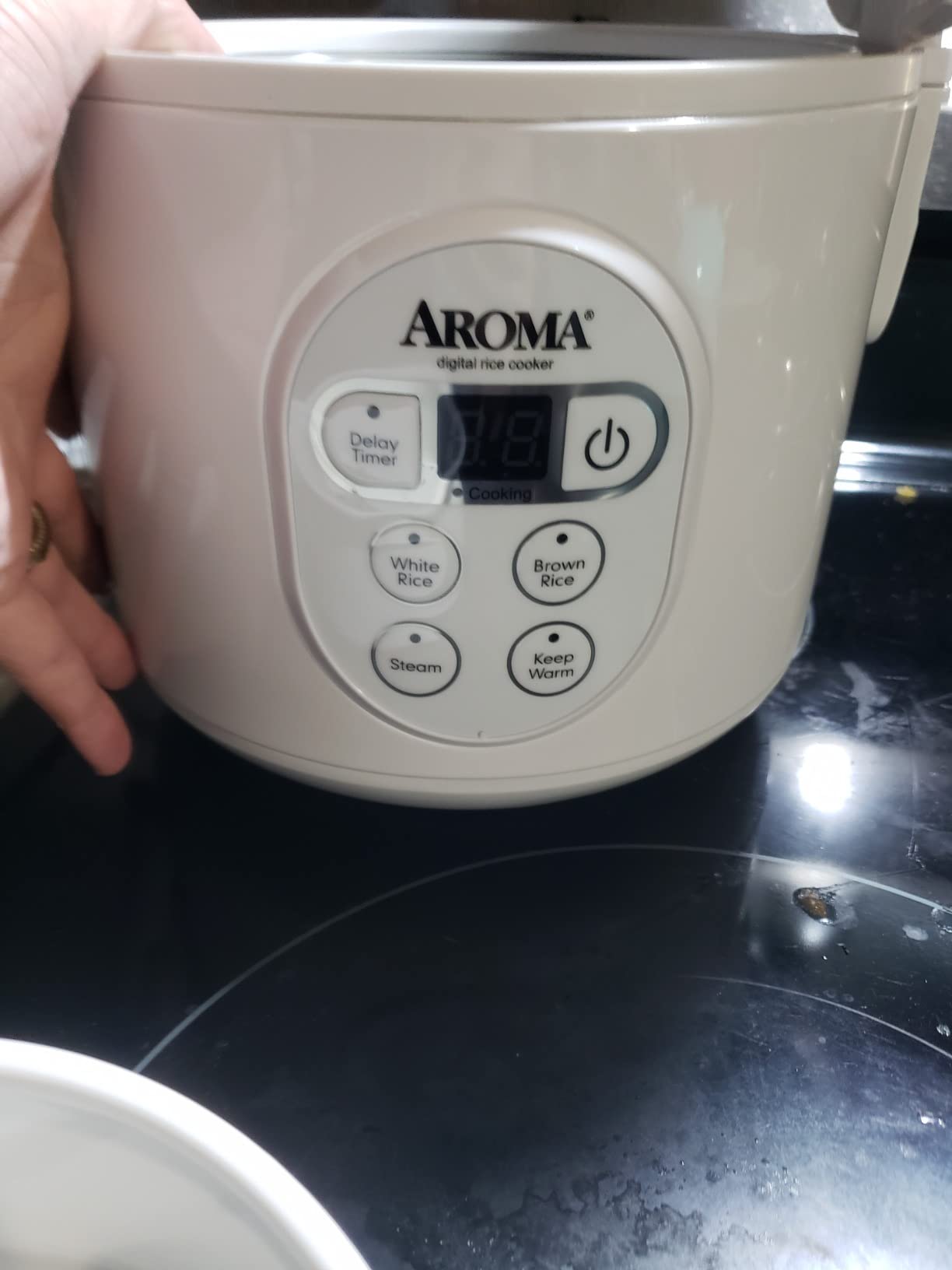 Aroma Housewares 8-Cup (Cooked) (4-Cup UNCOOKED) Digital Rice Cooker and Food Steamer (ARC-914D), White customer photo 2