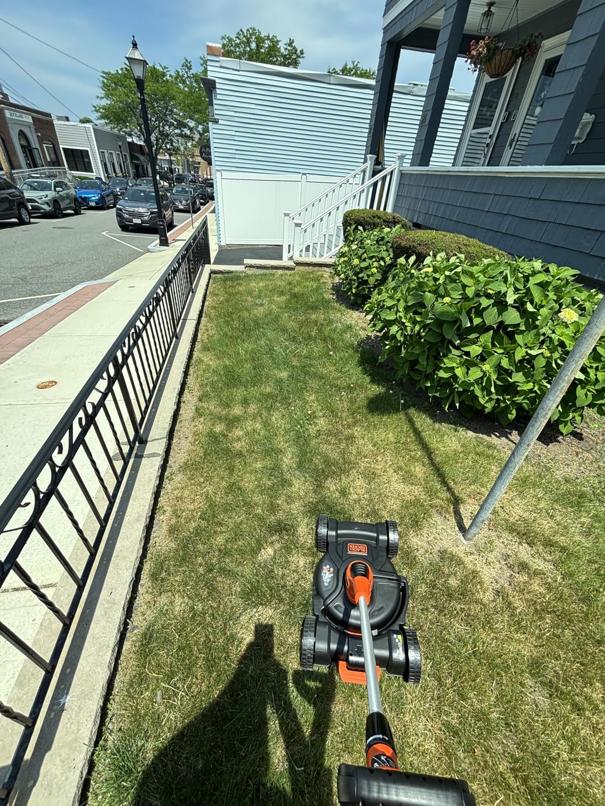 BLACK+DECKER Weed Eater, Lawn Edger and Cordless Lawn Mower 3 in 1 Combo, Includes (2) Batteries, Charger, 12 Inch Battery Powered String Trimmer and Lawnmower, Adjustable Length and Height (MTC220) customer photo 1