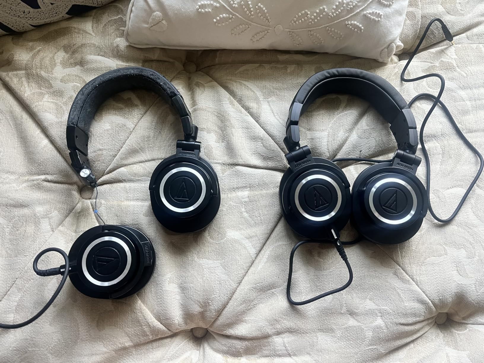 Audio-Technica ATH-M50X Professional Studio Monitor Headphones, Black, Professional Grade, Critically Acclaimed, with Detachable Cable customer photo 1