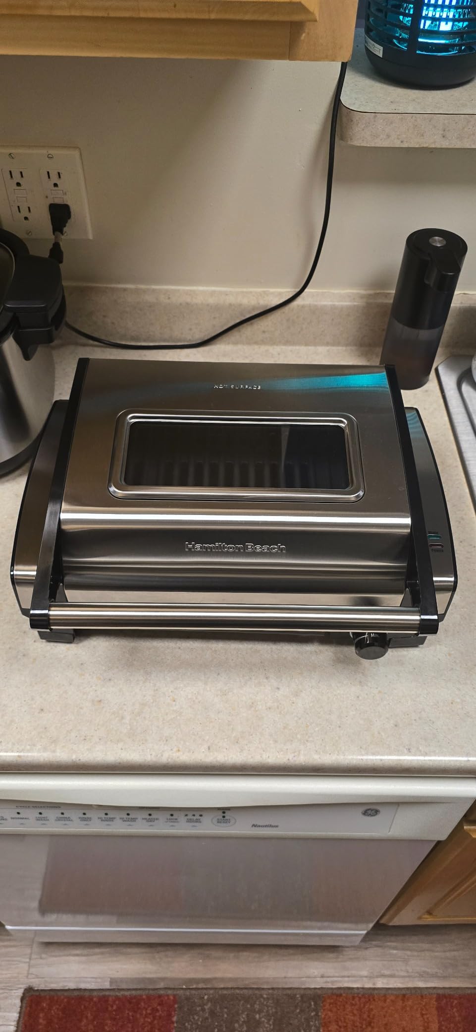 Hamilton Beach Electric Indoor Searing Grill with Viewing Window & Adjustable Temperature Control to 450F, 118 sq. in. Surface Serves 6, PFAS-Free Removable Nonstick Grate, Stainless Steel customer photo 1