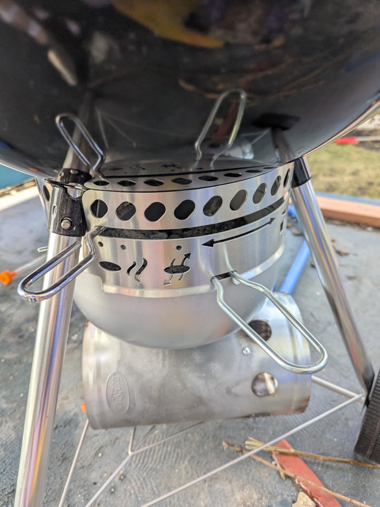 Weber Original Kettle Premium Charcoal Grill, 22-Inch, Black - Outdoor BBQ Grill with Built‑In Thermometer, Heat Control Dampers & One‑Touch™ Cleaning System customer photo 1