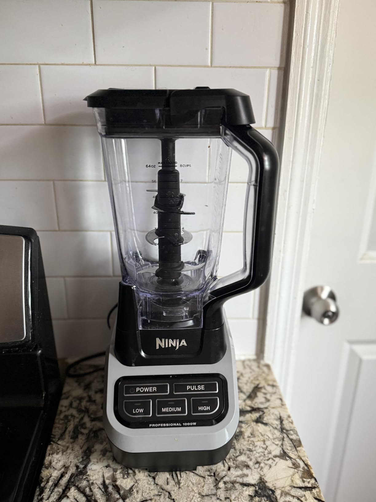 Ninja Professional Blender | Smoothie Blending, Drink Mixer, Grinder, Ice Crusher, Frozen Fruit Blending | 1000W Power, Total Crushing Technology, XL 72-oz. Pitcher | Black & Grey | BL610 customer photo 2