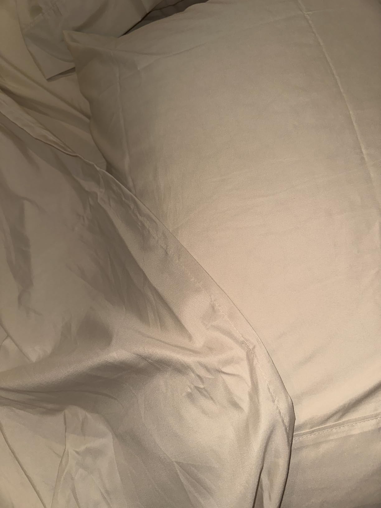 Amazon Basics Lightweight Super Soft, Wrinkle-Free, Breathable Luxury Microfiber 4 Piece Bed Sheet Set with 14-Inch Deep Pockets, Full, Dark Gray, Solid customer photo 2