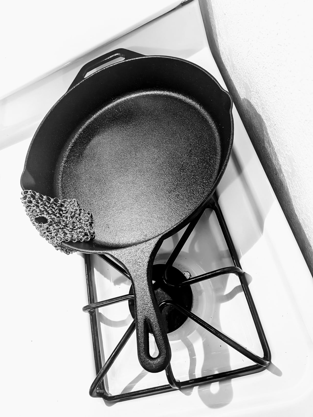 Utopia Kitchen Premium Cast Iron Skillets 12 Inch, Chef's Pan, PFAS-Free, Pre-Seasoned Frying Pan, Stovetop, Oven, Campfire and Grill Large Skillet, Even Heat Distribution Cast Iron Pan customer photo 2