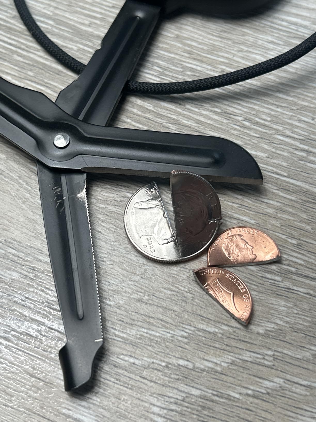 Madison Supply 7.5 Inches Premium Stainless Steel Trauma Shears for Left and Right Hand - Non-Stick Coated Blades Medical Scissors - Durable Fluoride-Coated Nurse Scissors - Black customer photo 1